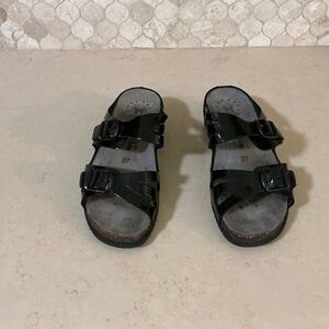 Mephisto Size 37 black patent leather Sandals